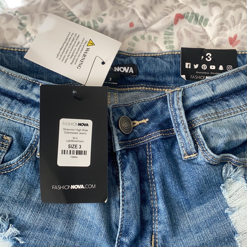 High Rise Distressed Jeans - Picture 3 of 3